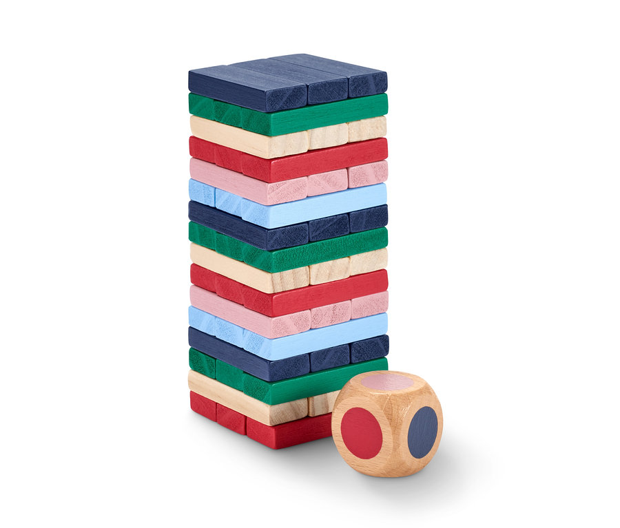 Mini-Stapelturm aus farbigen Holzklötzen und ein Würfel.