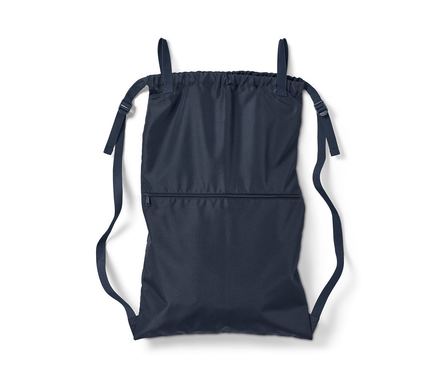 Marineblauer Camping-Wäschesack mit Reißverschluss und Riemen.