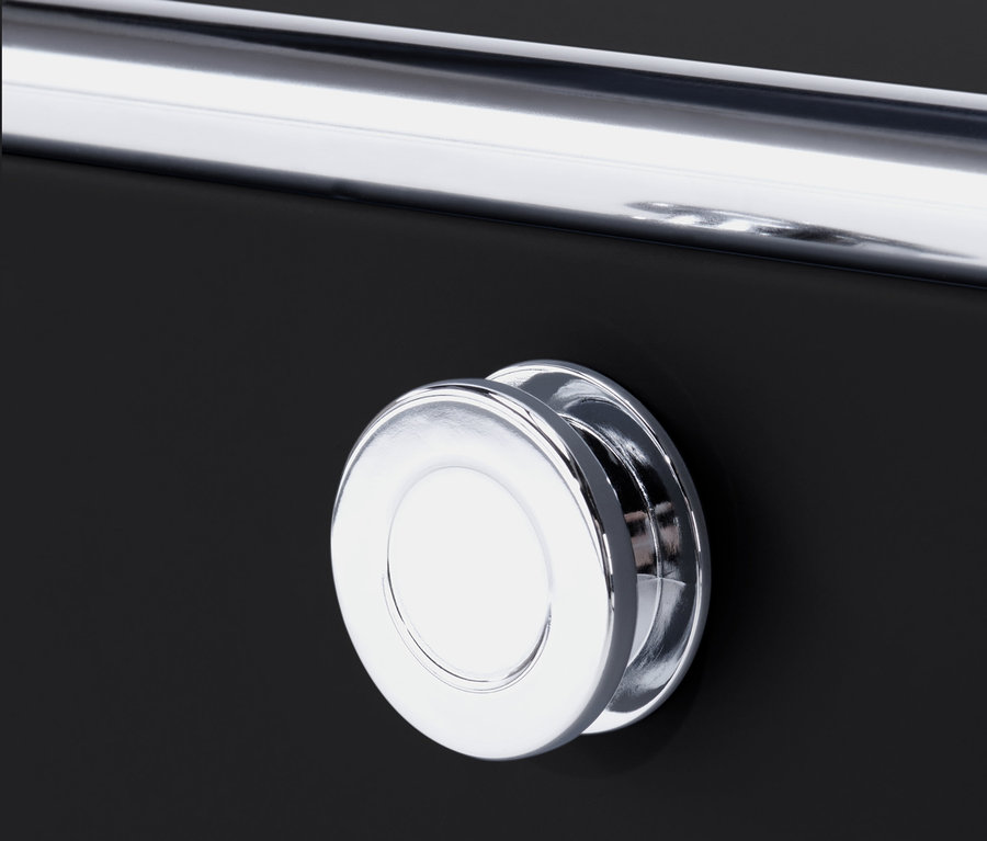 Detailaufnahme eines schwarzen »CN3« Sideboards mit verchromtem Griff und Knopf.