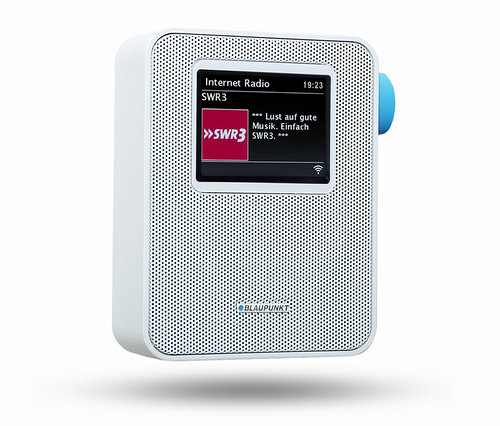 Weißes Blaupunkt Internet-Steckdosen-Radio »PIB 100 WH« mit Anzeige des Senders SWR3.
