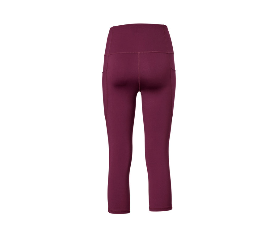 Von hinten sind 3/4-Sporttight in Beere zu sehen.