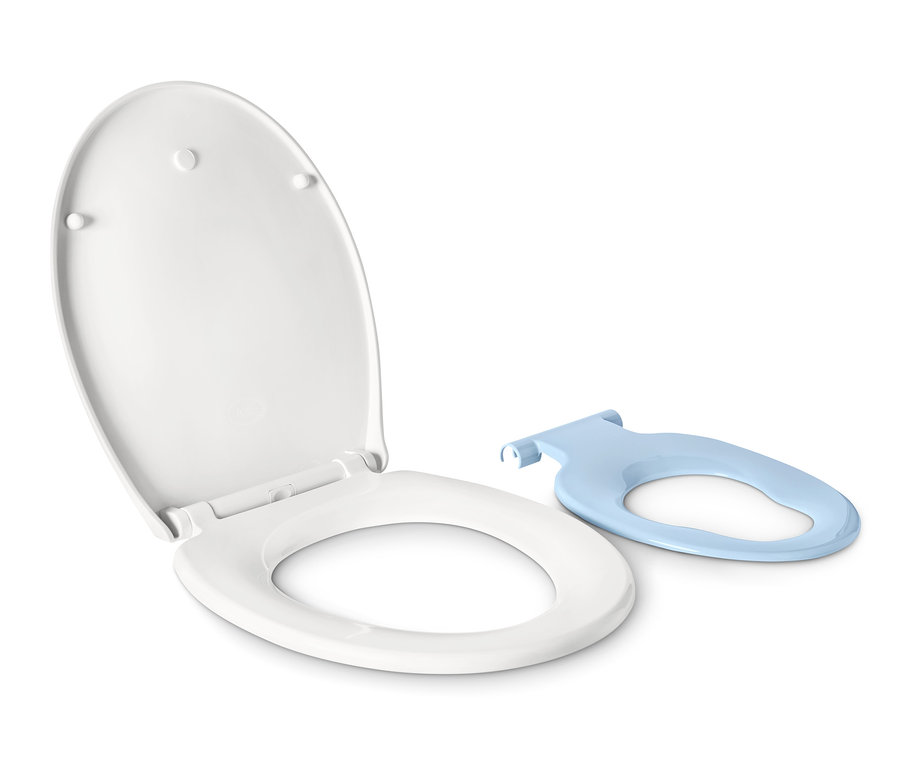Ein geöffneter, weißer WC-Sitz »Family« mit Absenkautomatik und ein blauer Kindersitz daneben.