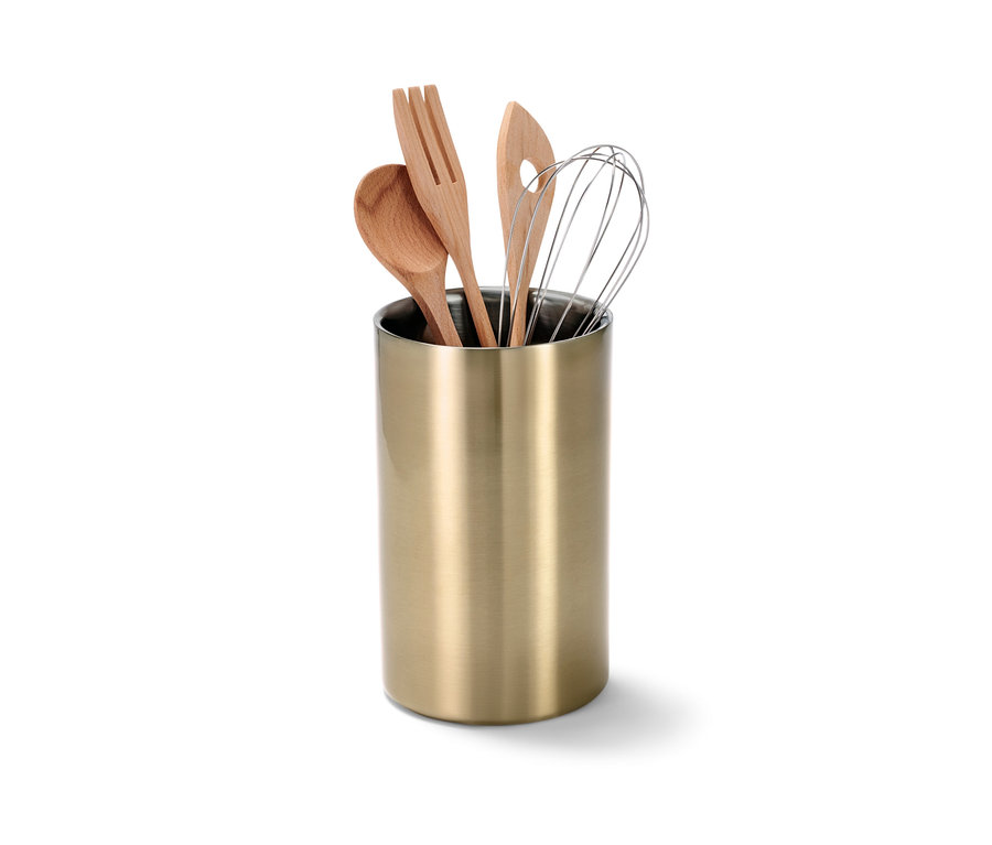 Ein goldener Weinkühler und Utensilienständer aus Edelstahl gefüllt mit vier Küchenutensilien.