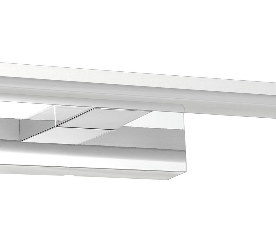 Detail einer verchromten Eglo Spiegelleuchte »Pandella 1«.