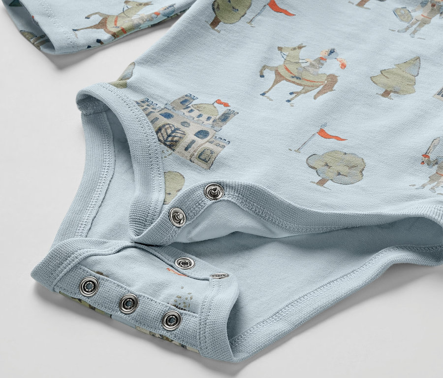 Detailansicht von 5 Baby-Bodys mit Mitwachsfunktion, Ritter.