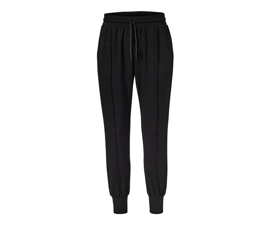 Eine schwarze Lounge-Hose.