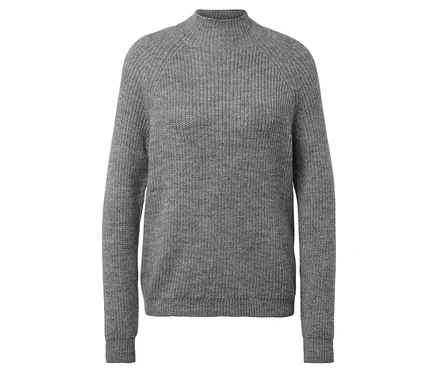 Ein grauer Strickpullover mit Rollkragen auf weißem Hintergrund.