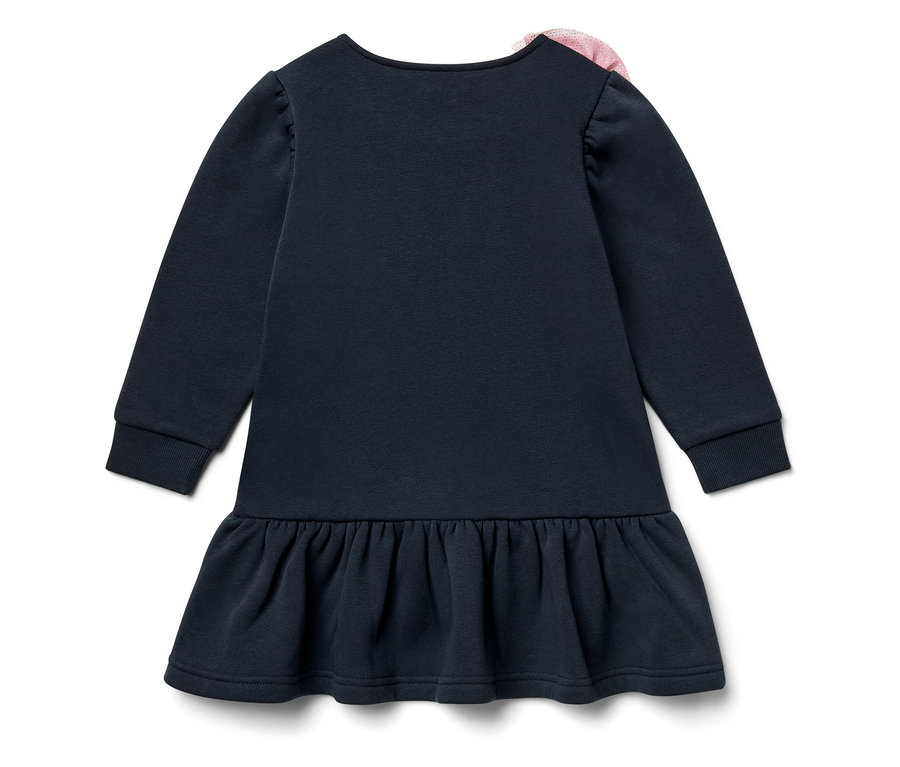 Dunkelblaues Kleid mit langen Ärmeln und rosa Verzierung an der Schulter.