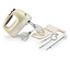 Ein cremefarbener KitchenAid Handmixer mit verschiedenen Aufsätzen.
