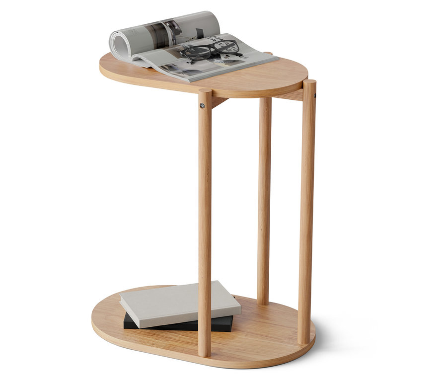 Auf der Oberseite eines Holztisches liegen eine aufgeschlagene Zeitschrift und eine zusammengerollte Zeitung. Auf der Unterseite des Tisches liegen zwei Bücher.