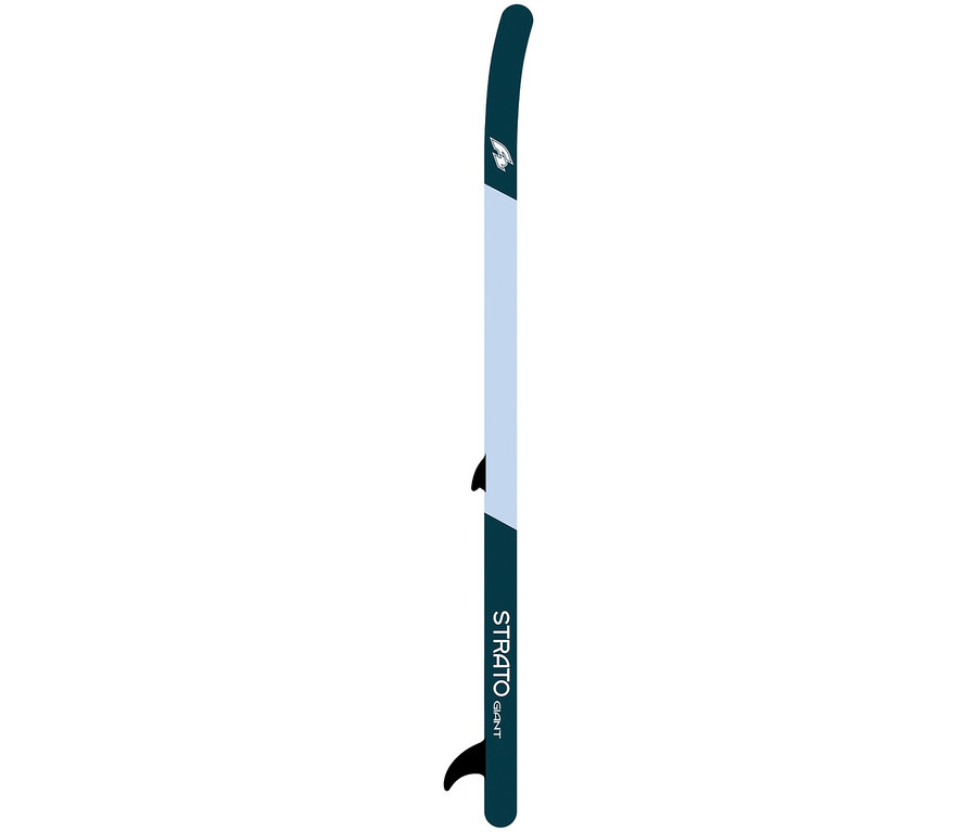 Das F2 SUP Board »Strato Giant« steht aufrecht und zeigt die Seite mit dem Schriftzug.