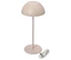 Beige Tischleuchte mit kuppelförmigem Schirm und Ladekabel auf weißem Hintergrund.