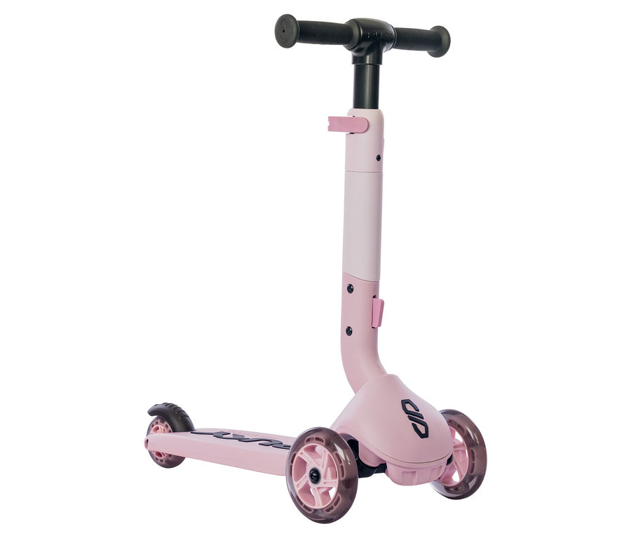 Nahaufnahme eines rosafarbenen PUKY Roller PUSH mit drei Rädern und schwarzem Lenker vor weißem Hintergrund.