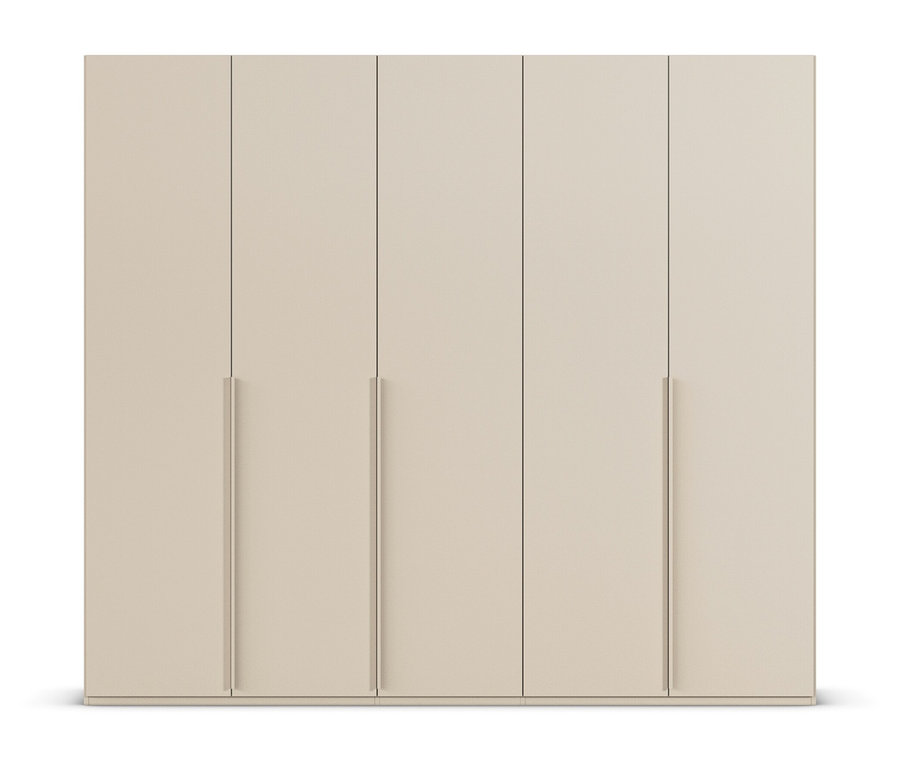Beiger Kleiderschrank mit sechs Türen und langen, schmalen Griffen.