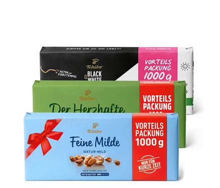 Drei Vorteilspackungen gemahlener Filterkaffee von Tchibo, verschiedene Sorten, je 1 kg.