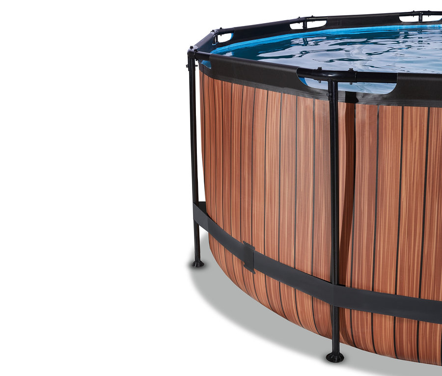 Ein EXIT Pool-Set «WOOD» mit ca. 360 cm Durchmesser, das mit Wasser gefüllt ist. Der Pool hat eine Holzoptik-Verkleidung und einen schwarzen Rahmen.