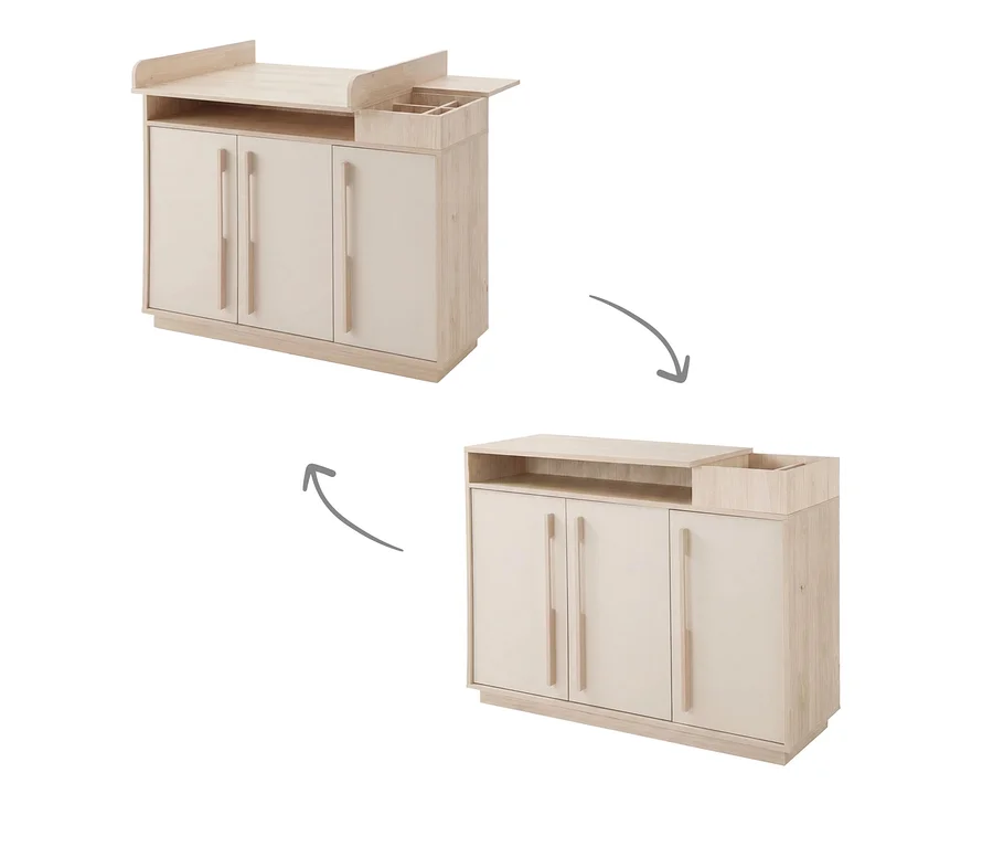 Die Roba Elva Wickelkommode in Cashmere und Virginia Chestnut verwandelt sich in ein Sideboard. Oben als Wickelkommode mit erhöhten Seiten und Fächern, unten als flaches Sideboard mit offener Ablage.