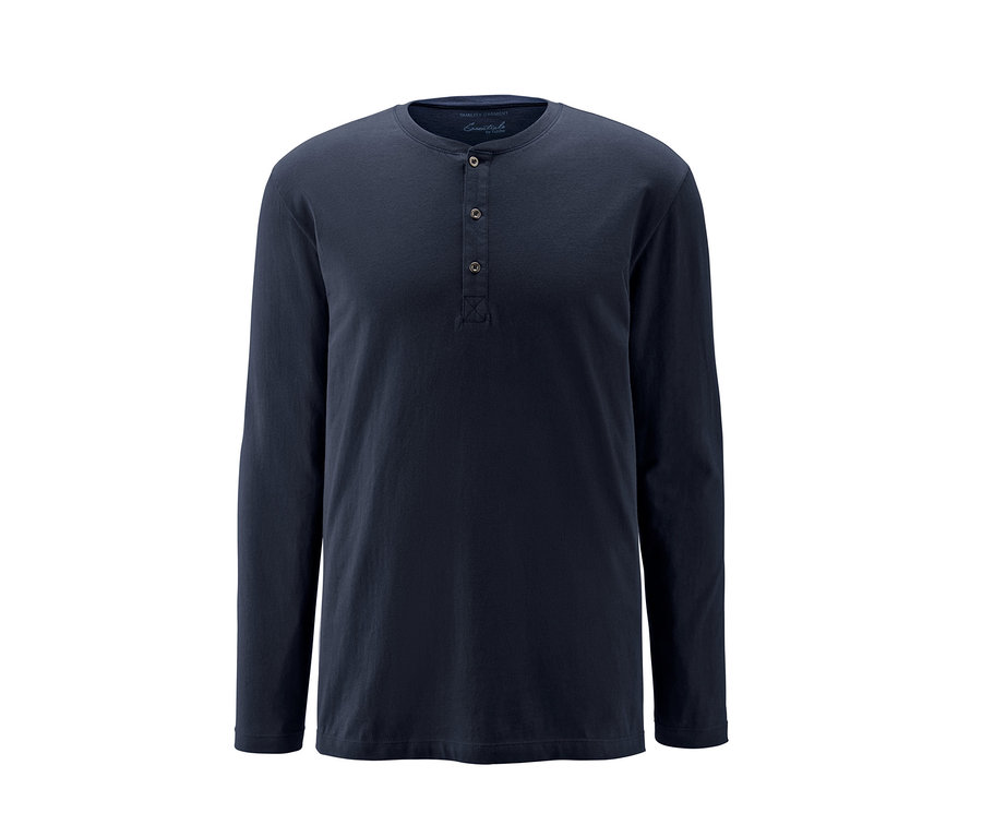 Dunkelblauer Pyjama mit langen Ärmeln und Knöpfen.