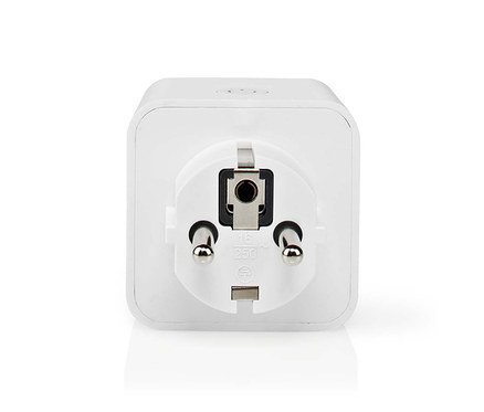 Weißer Smart Plug mit Schuko-Stecker und -Buchse, auf weißem Hintergrund. Die Beschriftung zeigt 16 und 250.