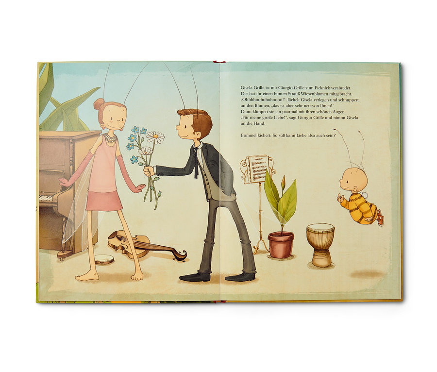 Illustration eines Paares von Insektenfiguren, einem Geiger und einer Hummel. Der Geiger bietet einer Frau einen Strauß Feldblumen an. Im Hintergrund befinden sich ein Klavier und ein Buch: »Die kleine Hummel Bommel – Bilderbuchgeschichten«.