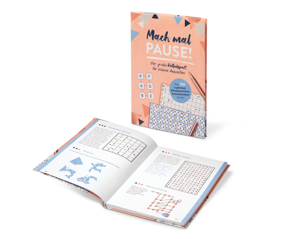 Offenes Rätselbuch und Buch »Mach mal Pause!« im Hintergrund.