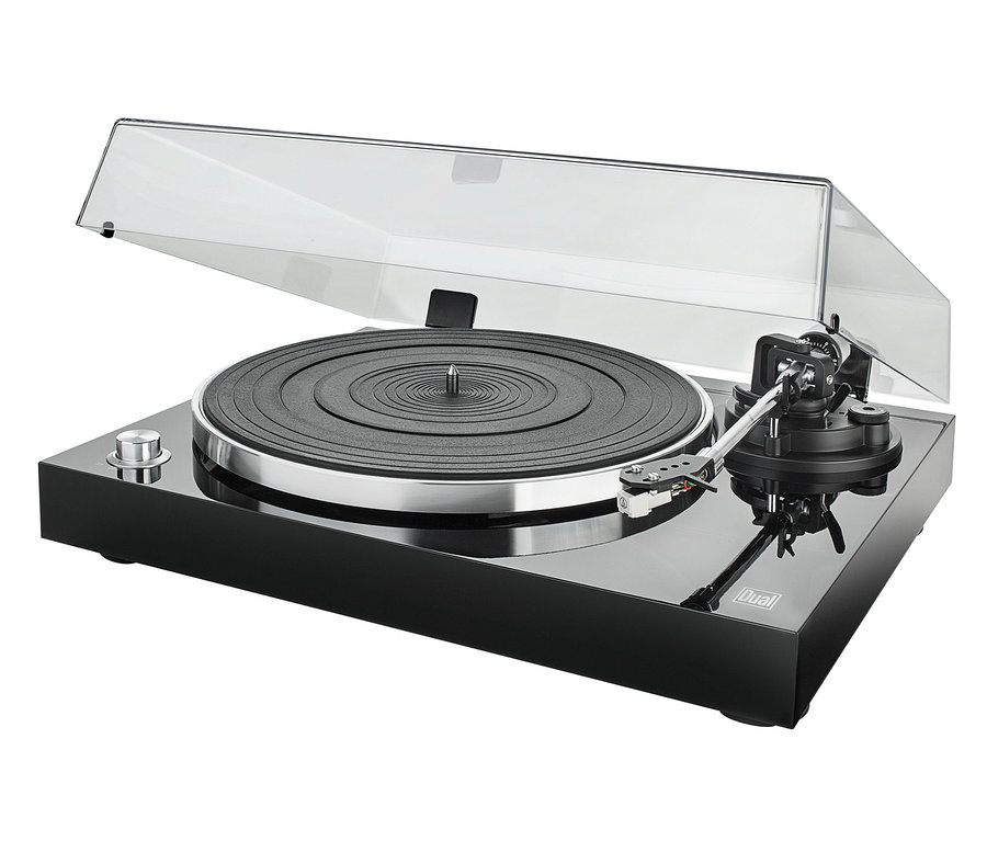 Nahaufnahme des schwarzen Hi-Fi-USB-Plattenspielers »Dual DT 500« mit transparenter Abdeckung.