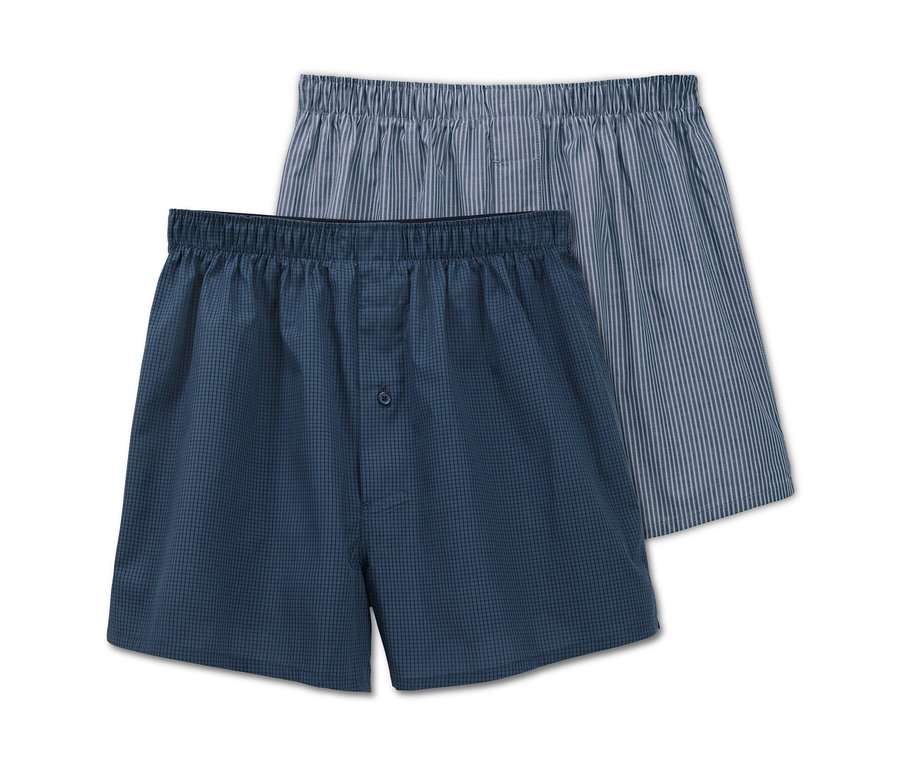 Zwei Webboxershorts.