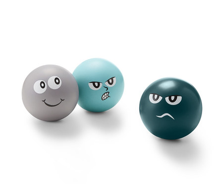 Drei Antistress-Bälle mit verschiedenen Gesichtsausdrücken.