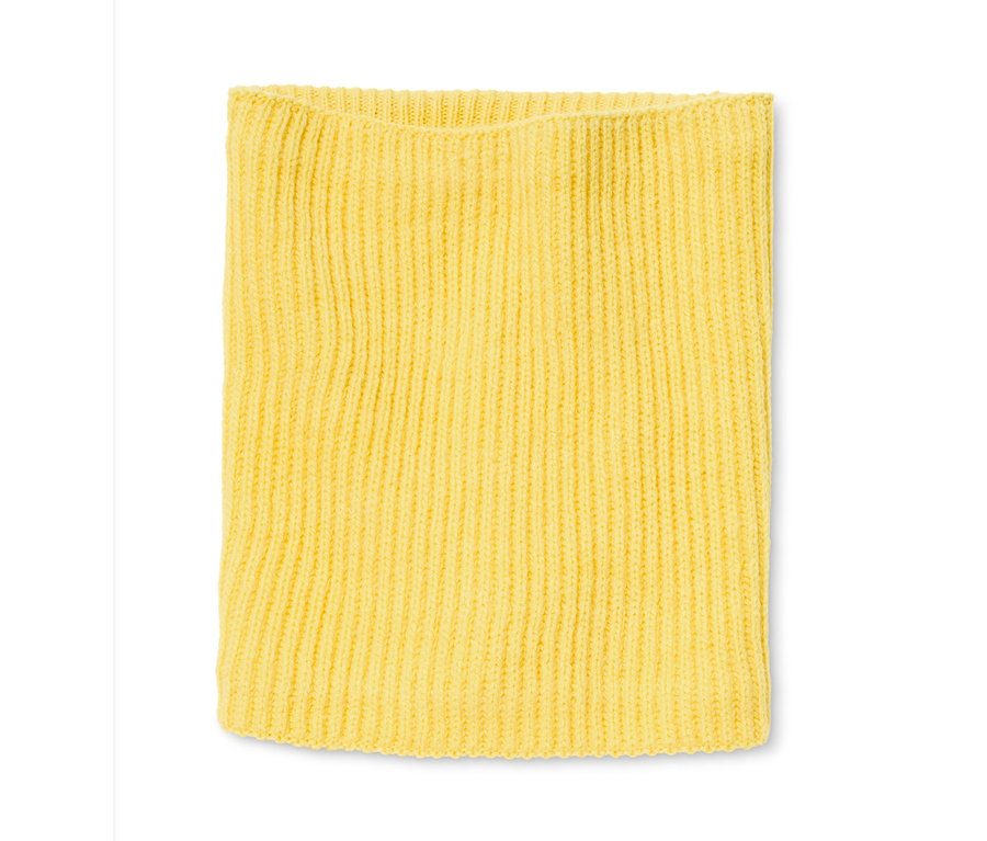 Gelber Strickschlauchschal.