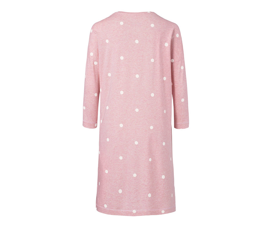 Rosa Nachthemd mit weißen Punkten.