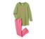 Grüner Kinderpyjama mit rosa Kassettenaufdruck und rosa Hose.