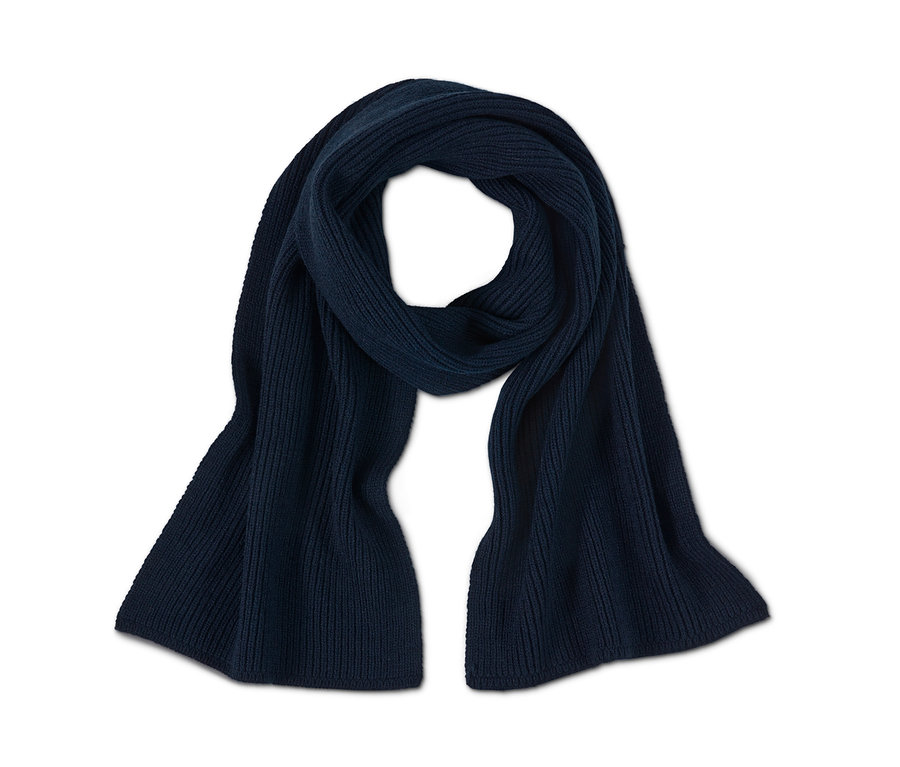 Dunkelblauer Strickschal.