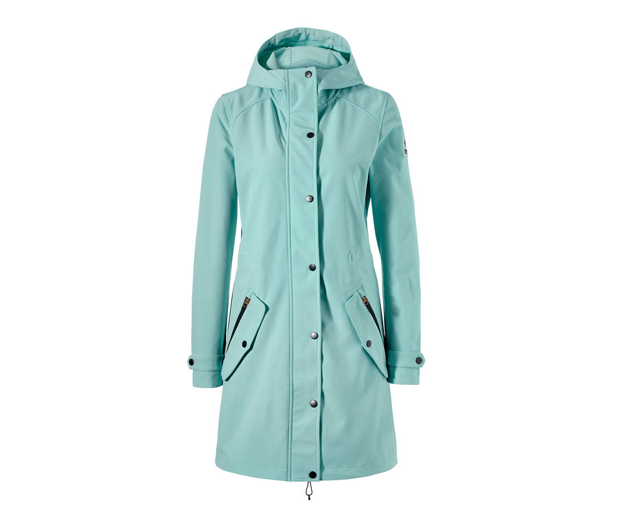 Ein türkiser Softshellmantel mit Kapuze, Druckknopfverschluss und Reißverschlusstaschen.