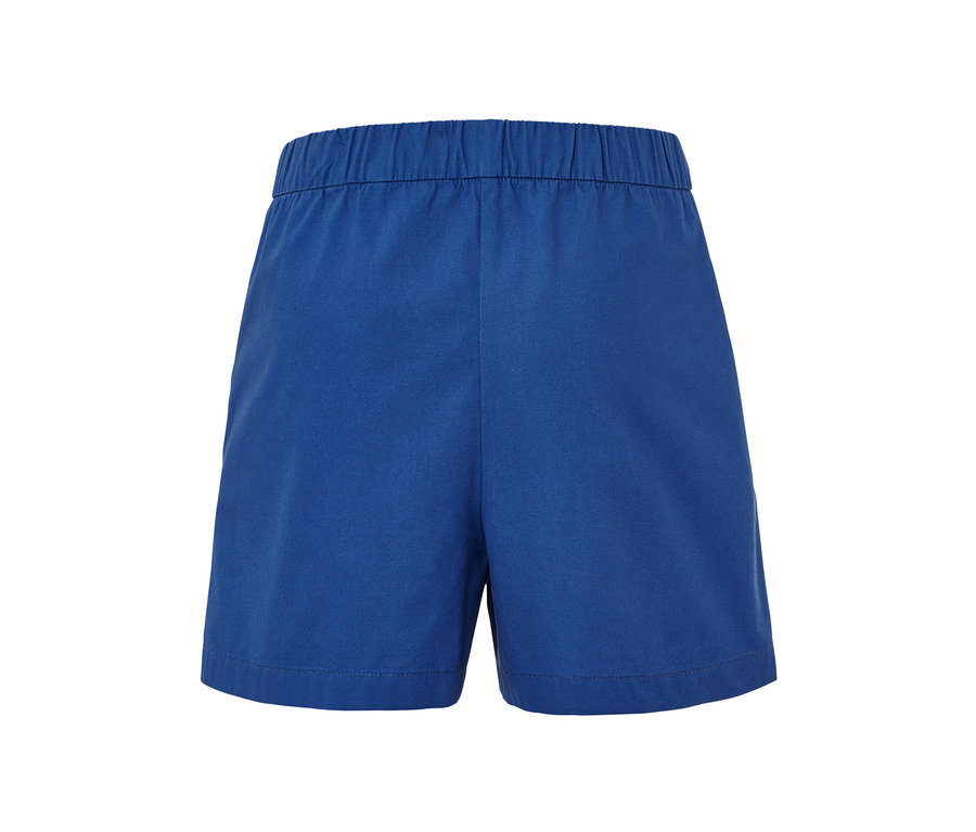 Blaue Webshorts mit elastischem Bund.