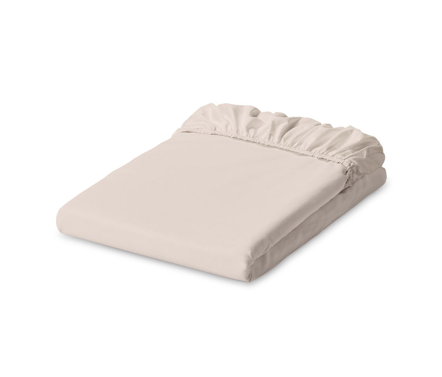 Gefaltetes beiges Jersey-Spannbettlaken.