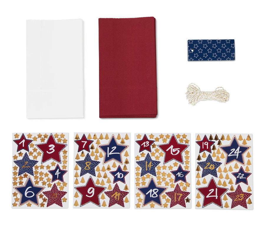 Adventskalender-und-Geschenktüten-Set: Weiße und rote Tüten, Etiketten mit Sternen und Schnur. Papiersterne mit Zahlen.