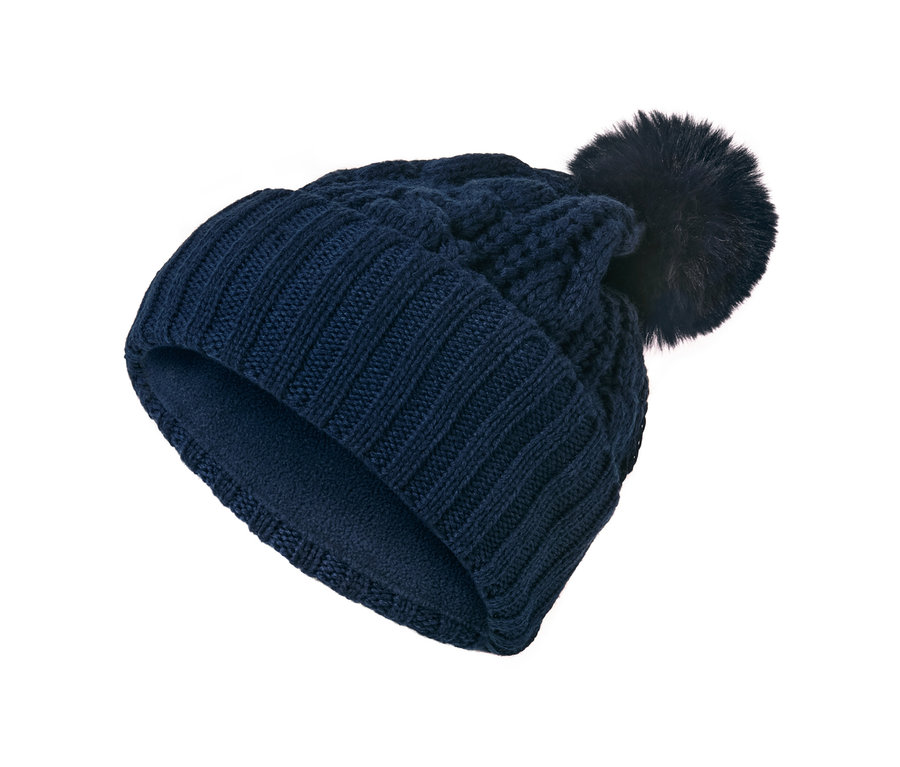 Eine marineblaue Strickmütze mit Bommel.
