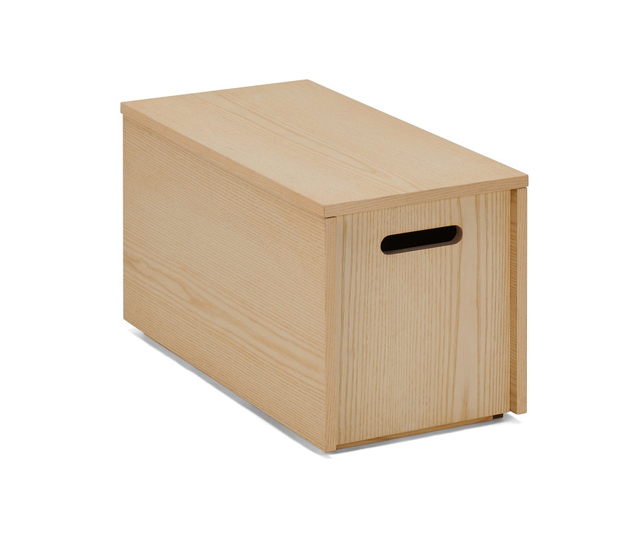 Eine einzelne Stapelbox mit Deckel.