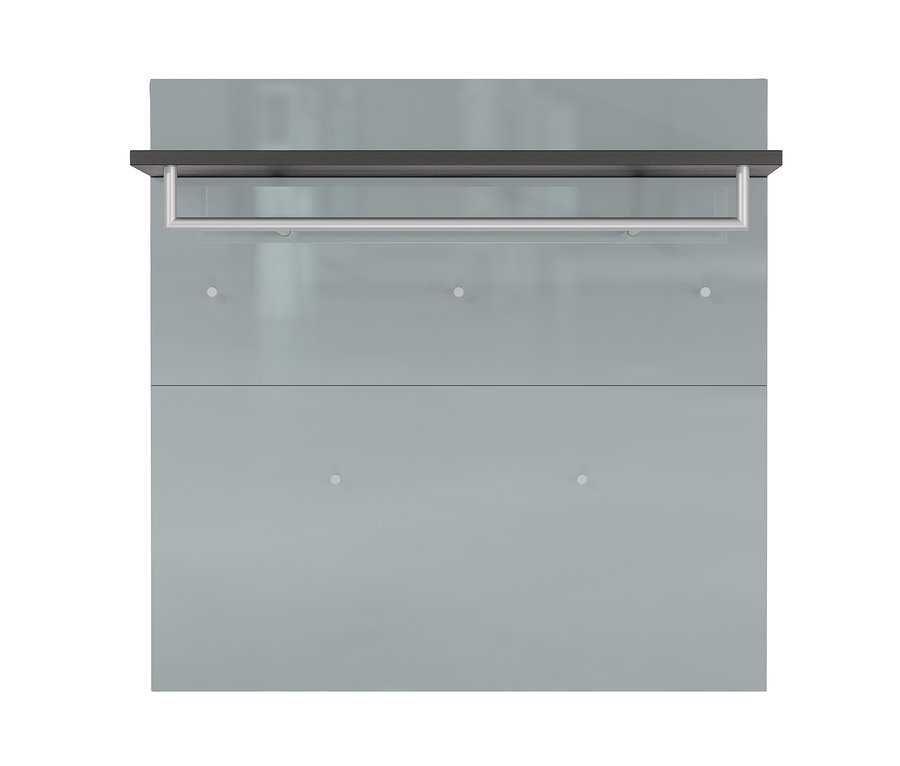 Graues Wandpaneel mit Ablage und Kleiderstange.