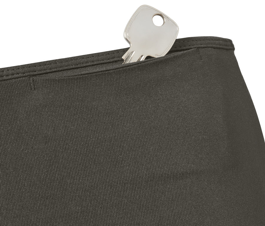 Schlüssel in der Tasche einer Sporttight.