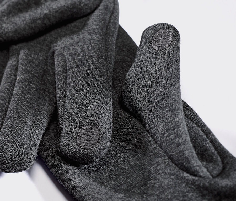 Detailaufnahme von grauen Sweathandschuhen.