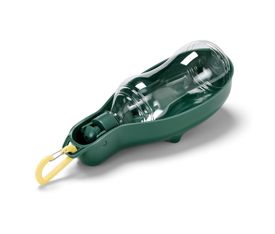 Eine durchsichtige Hunde-Trinkflasche mit integrierter grüner Trinkschale.