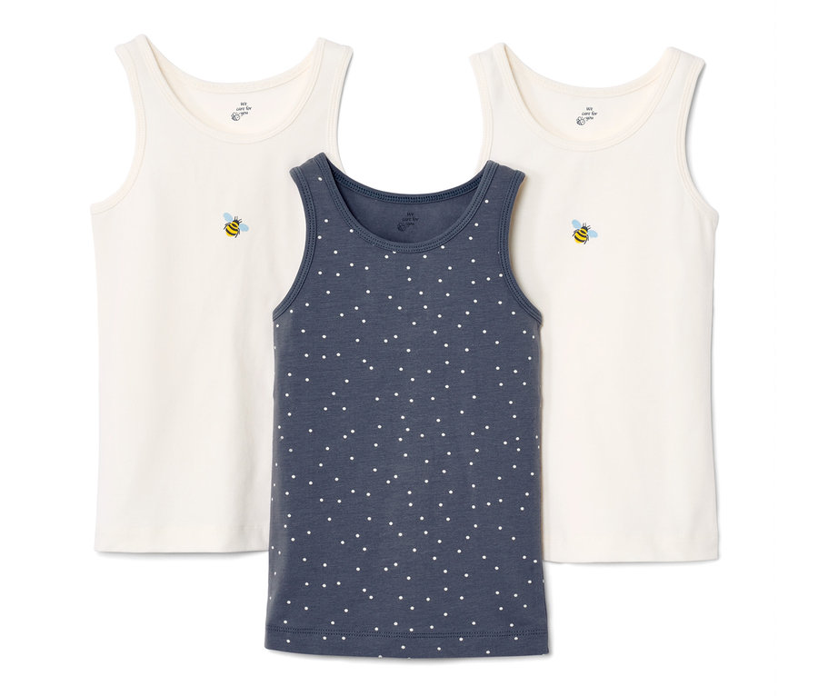 Drei Kleinkinder-Unterhemden: zwei weiße mit Bienen-Motiv, eines blau mit Punkten.