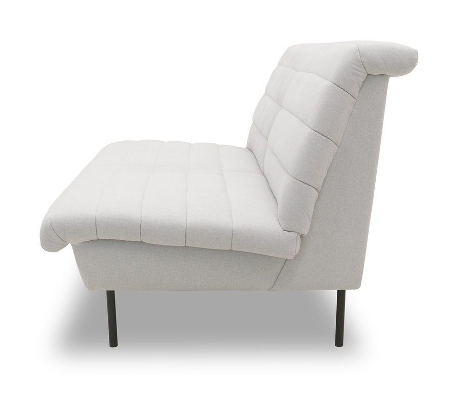 Silberfarbener 2-Sitzer auf schwarzen Füßen.