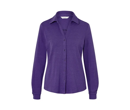 Lila Blusenshirt mit Knopfleiste.