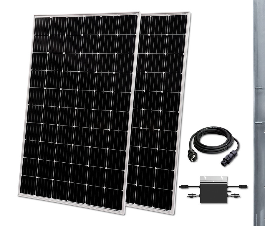 Zwei Solarpaneele nebeneinander, Kabel, Wechselrichter und Montagesatz. Solar-Balkonkraftwerk 600 W »TX220«, mit Halterung.