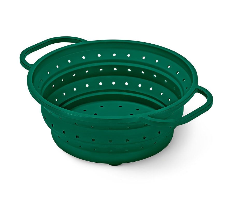 Grünes Platzspar-Sieb mit Löchern und Griffen.