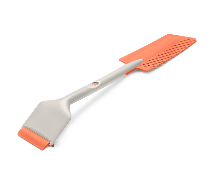 Ein Auto-Eiskratzer, steckbar, mit orangefarbener Klinge und Eiskamm.