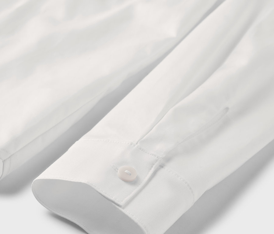 Detailaufnahme einer weißen Hemdbluse.