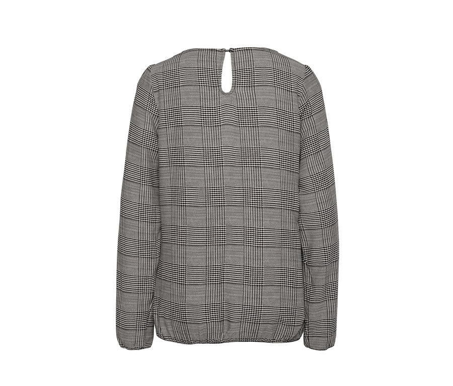 Detail einer karierten Bluse.